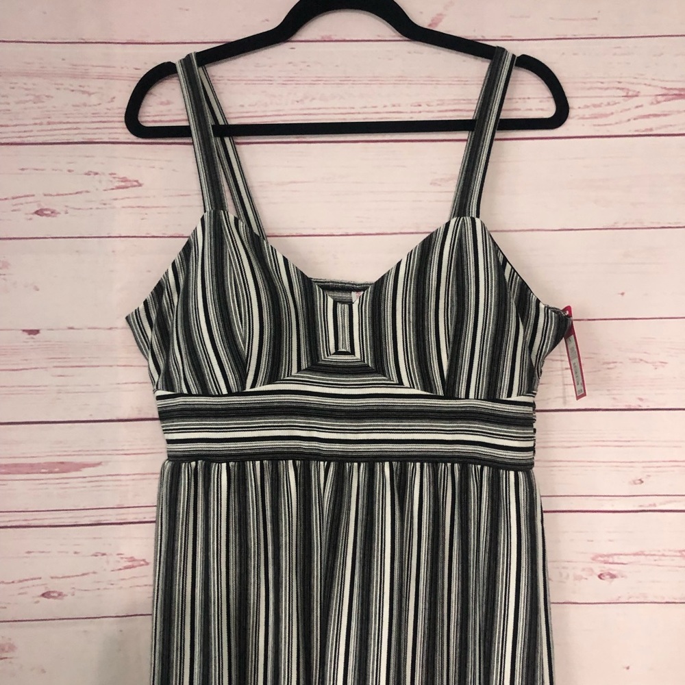 NWT Xhilaration Black & White Striped Jumpsuit - Picture 4 of 8